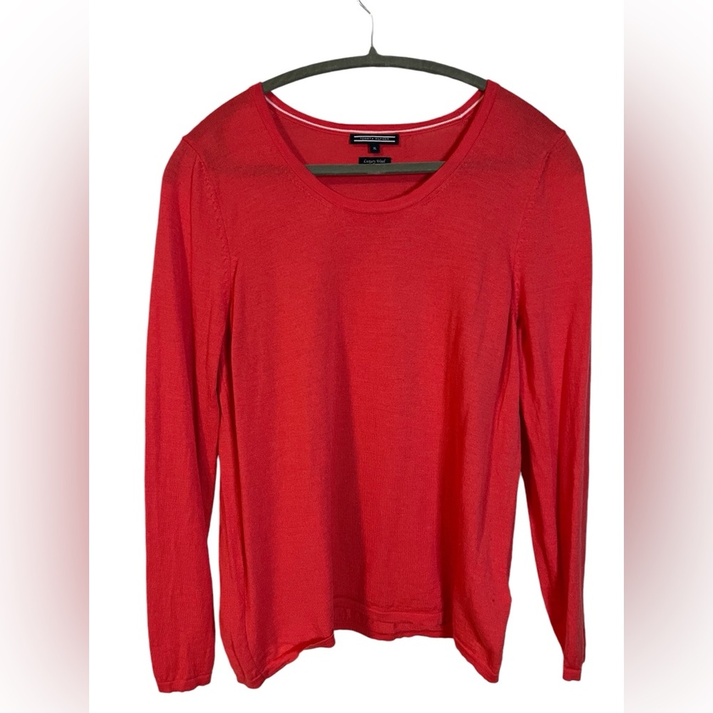 A Tommy Hilfiger wool  sweater in size extra large
